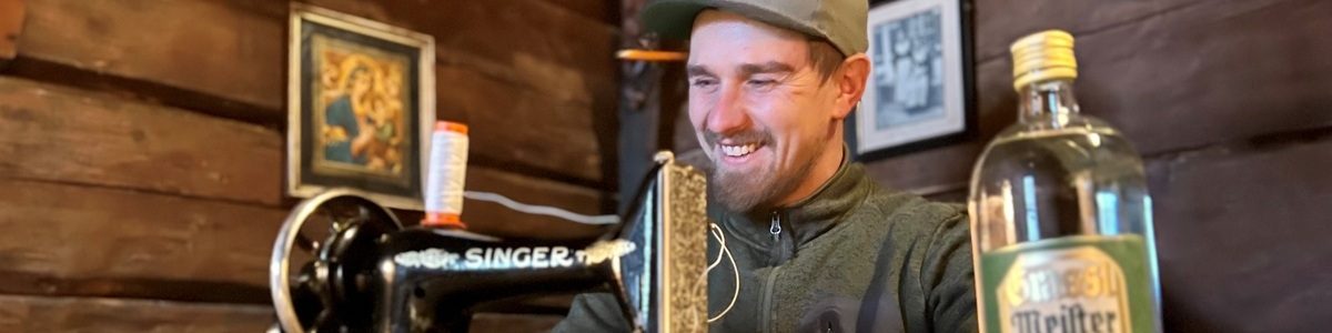 Header Max an der Nähmaschine(1)(1)